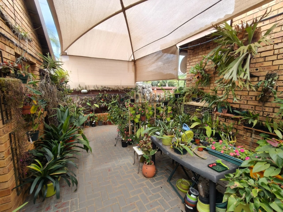 3 Bedroom Property for Sale in Safari Gardens North West